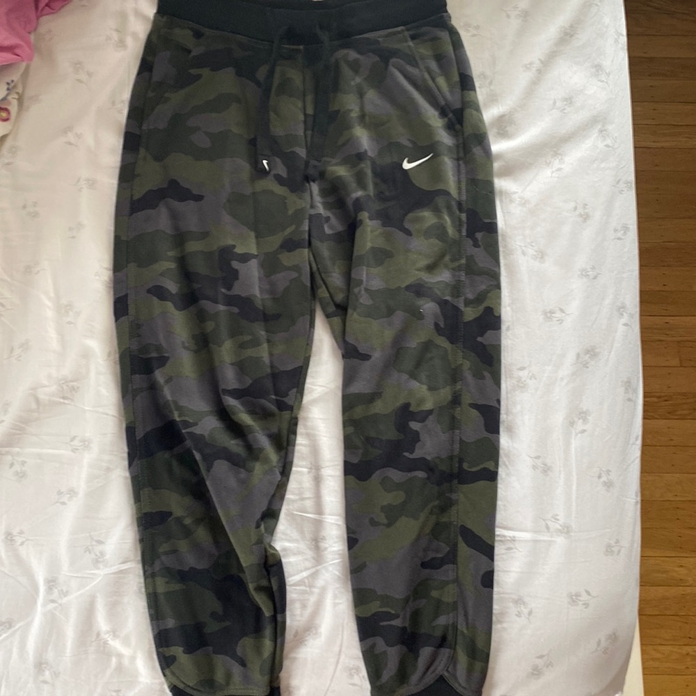 womens camo nike sweatpants